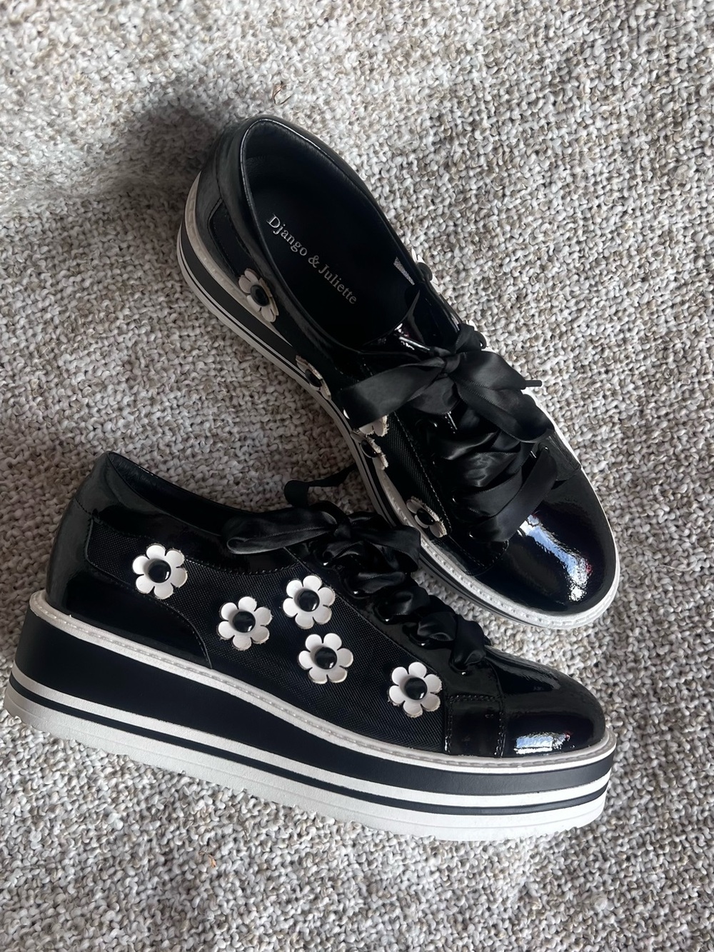 Women’s Size 9 Django & Juliette Black Patent Daisy Platform Sneakers